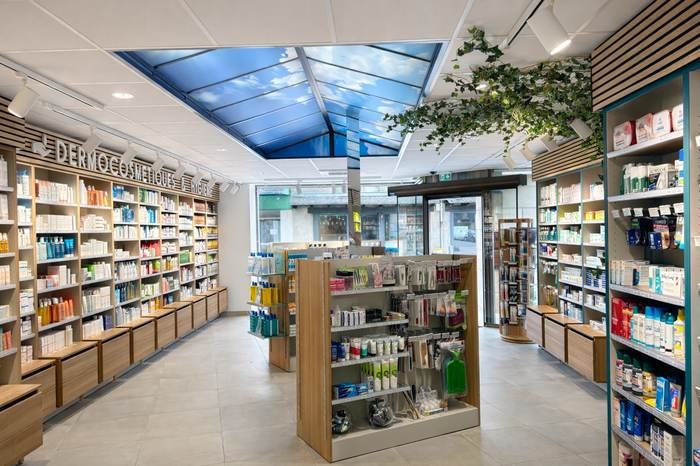 Rayon parapharmacie dans une officine réaménagée
